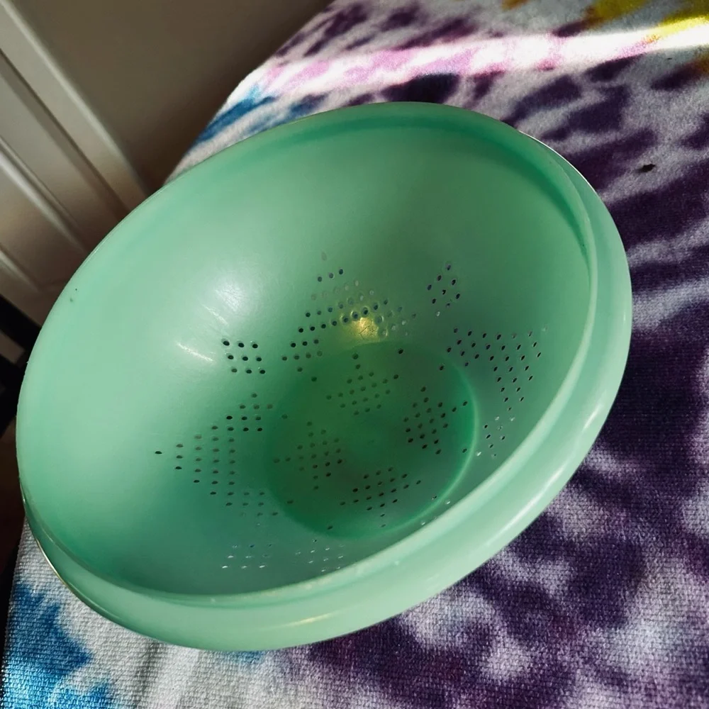 Tupperware Mint Green Strainer Bowl Vintage